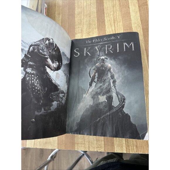 Paperback Elder Scrolls V: Skyrim Legendary Edition Game Guide - No Map - Picture 8 of 15